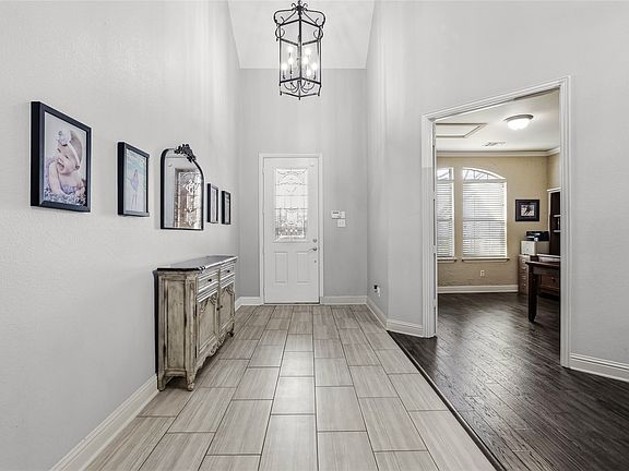 5th image of 831 Texcoco Dr