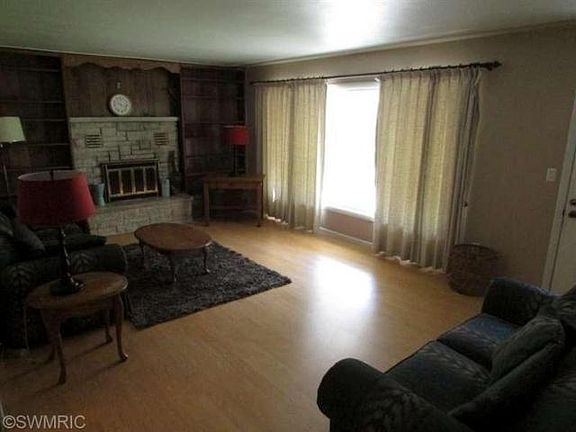 5th image of 110 N Sheridan Dr