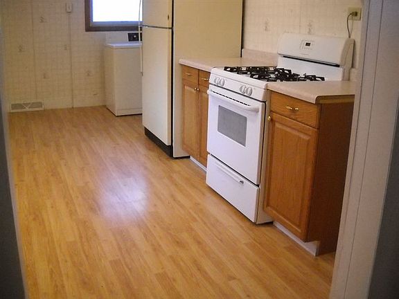 Kitchen with washer & dryer