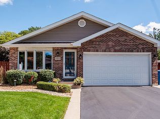 15113 Kilbourne Ave, Midlothian, IL 60445