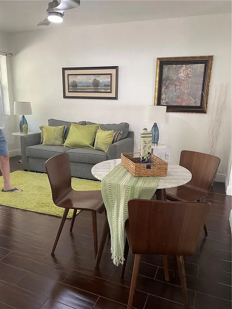 1 bed, 1.0 bath, 2367 sqft, $1,890 — Photo 1