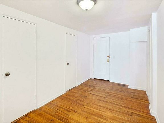 4th image of 240 E 32nd St APT 4D