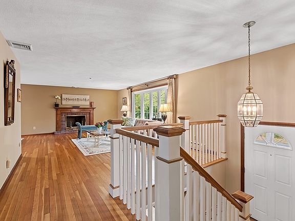 4th image of 21 Churchill St