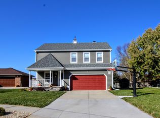 708 Glenarbor Cir, Lincoln, NE 68512