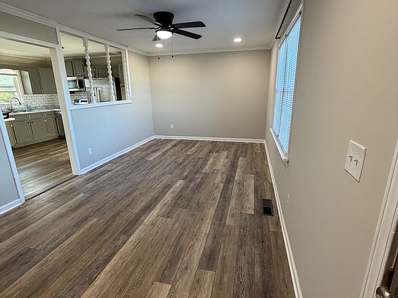 Entry/Living Room