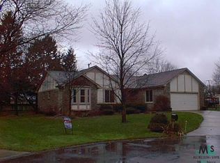 4674 Whispering Pnes, Utica, MI 48316