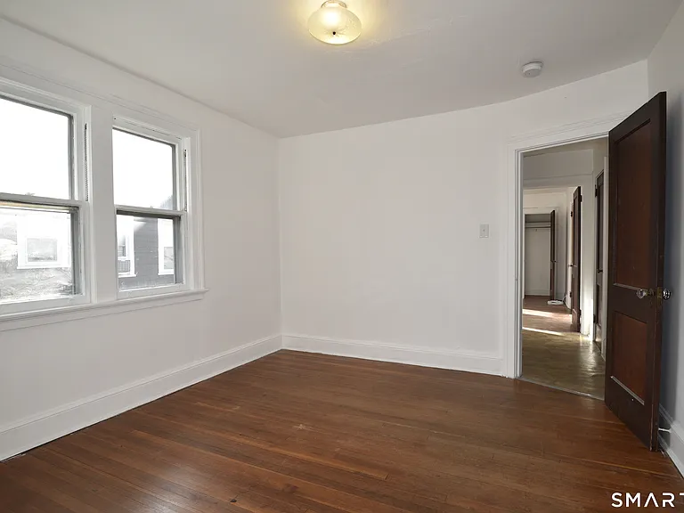 214 Quaker Ln S — Photo 17