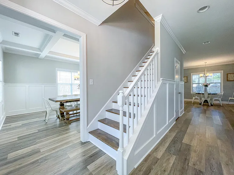 455 Aurora Pl — Photo 3