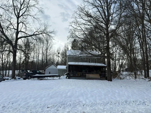 718 Powell Rd, Hastings, MI 49058