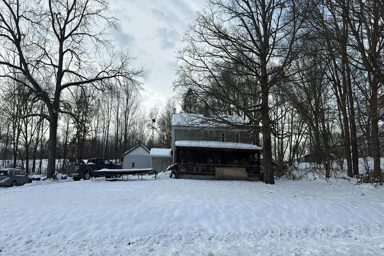 718 Powell Rd photo 1