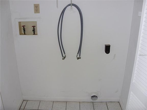 4th image of 25 Oakwood Park