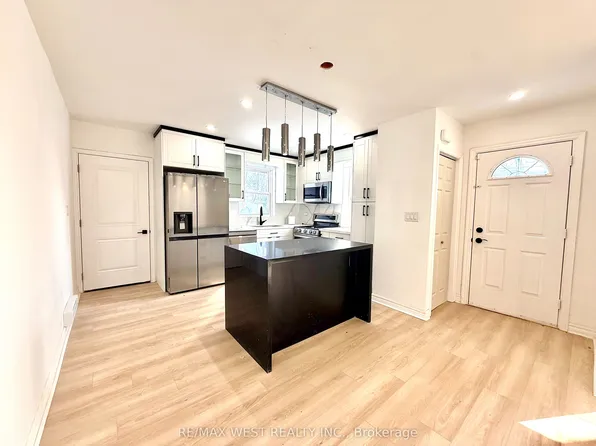 34 Touraine Ave, Toronto, ON M3H 1R2