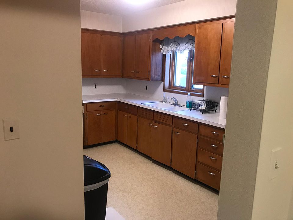 2nd image of 103 W Monroe St