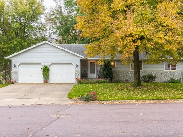 1015 Ridge Rd NE, Owatonna, MN 55060