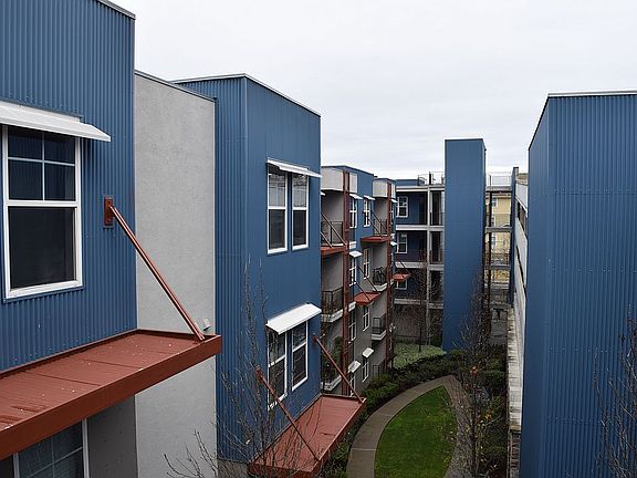 3rd image of 1121 40th St Suite 3405