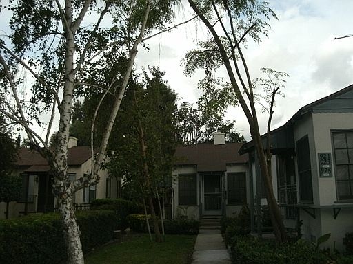 2nd image of 923 W Clark Ave