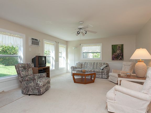 2nd image of 382 Coral Dr