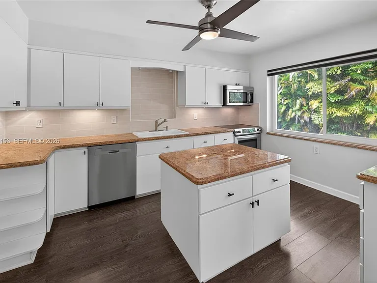 10025 NE 3rd Ave — Photo 11