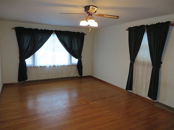 2nd image of 1209 N Sumac Dr