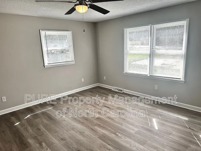 2 bed, 1.5 bath, 1026 sqft, $895 — Photo 2