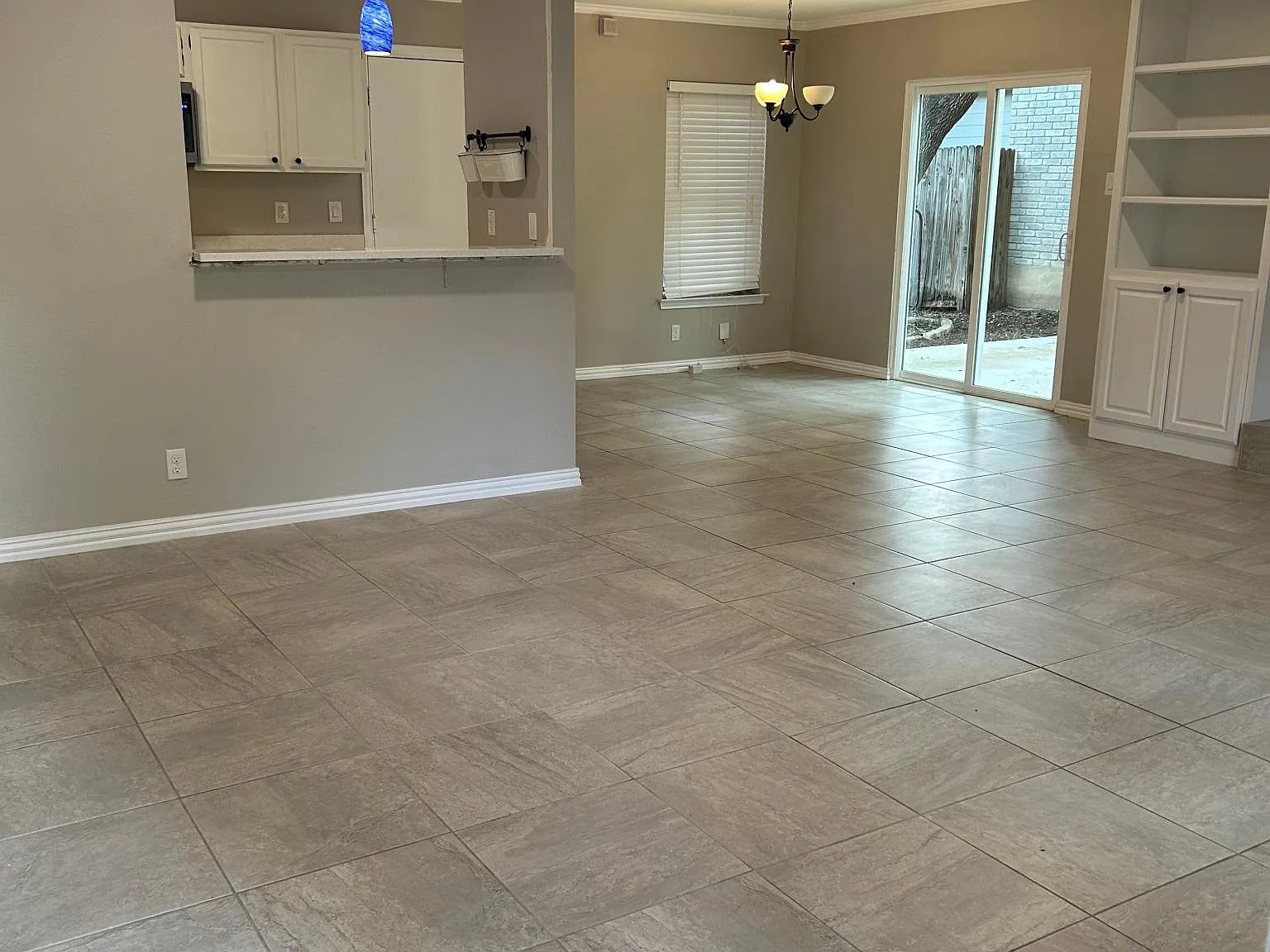 3 bed, 2.5 bath, 1512 sqft, $2,095 — Photo 2