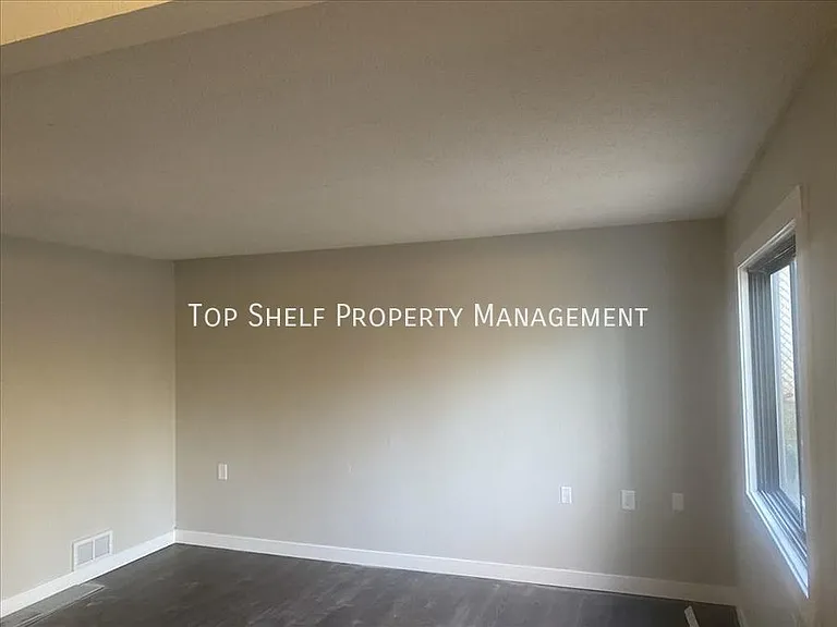 1322 Williams St — Photo 2