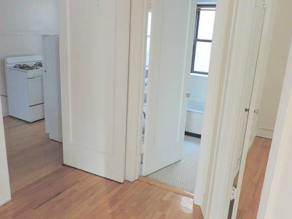 4th image of 1305 Oak Ave APT 3E