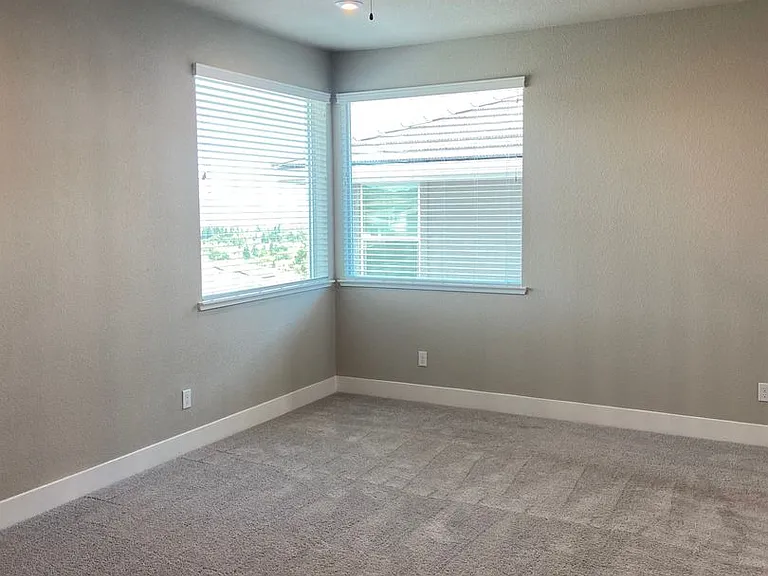 1466 Seneca Cir — Photo 12
