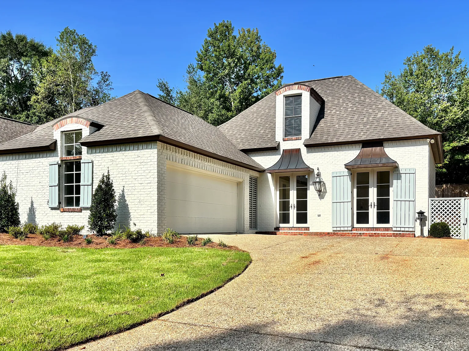4 bed, 3.5 bath, 2400 sqft, $3,800 — Photo 2