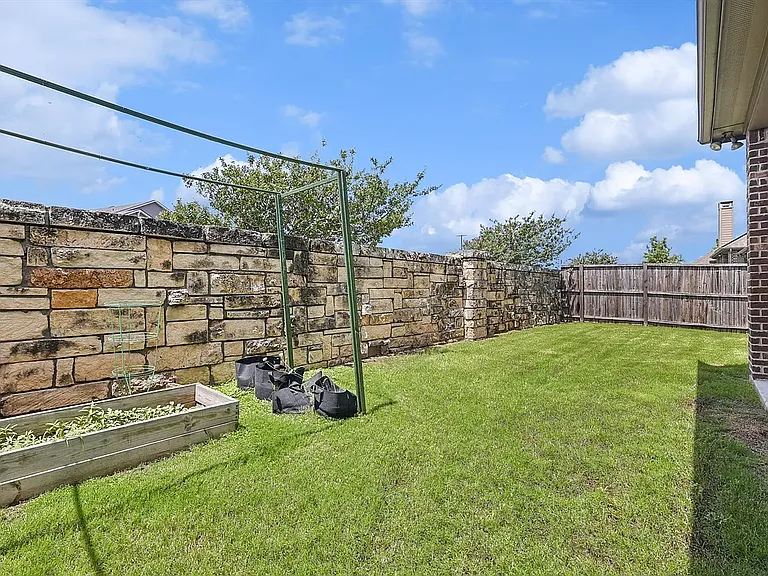 5012 Engleswood Trl — Photo 33