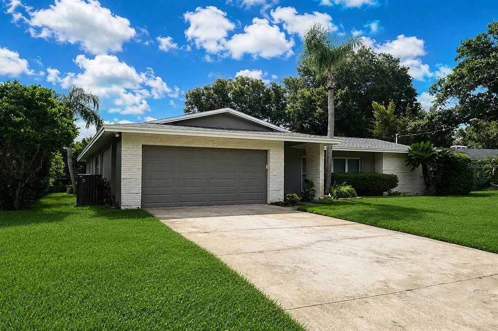 3 bed, 2.0 bath, 1761 sqft, $3,250 — Photo 2