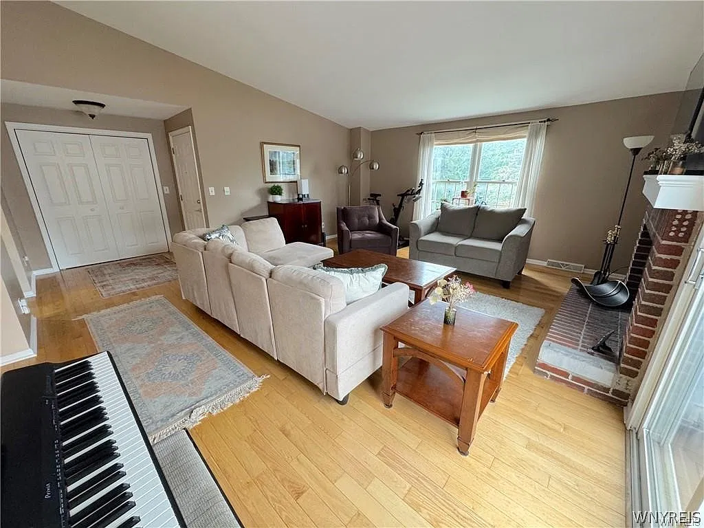2 bed, 2.0 bath, 1278 sqft, $1,995 — Photo 4
