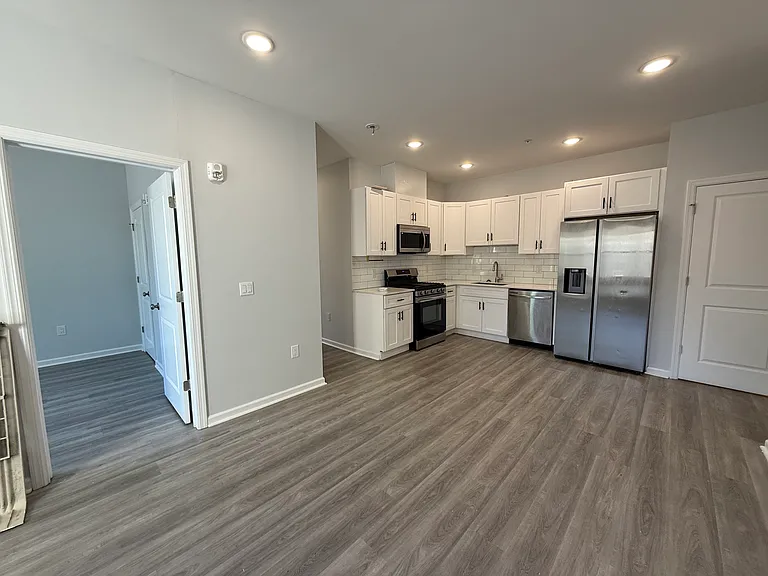 207 Redwood Ave #202 — Photo 18