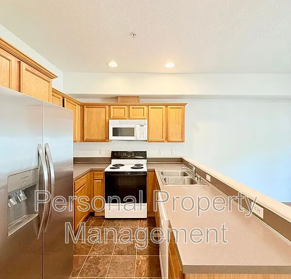 855 NW Ivy St — Photo 5