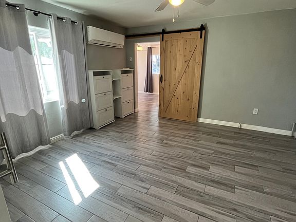 5th image of 16357 Walnut St