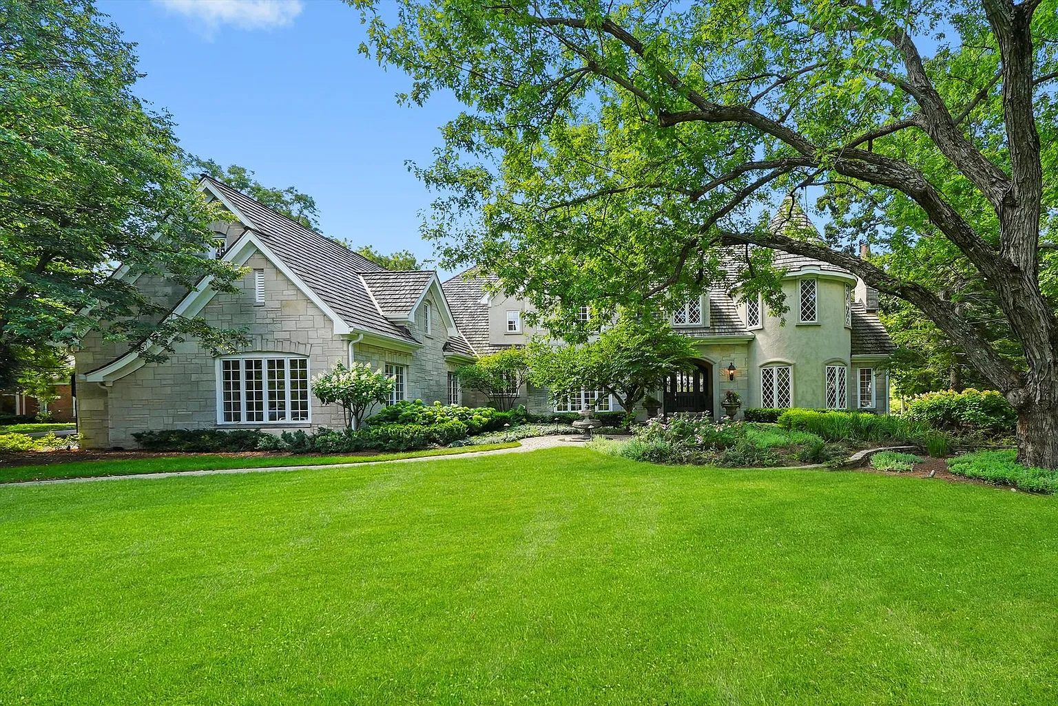 1 Kensington Dr photo 1