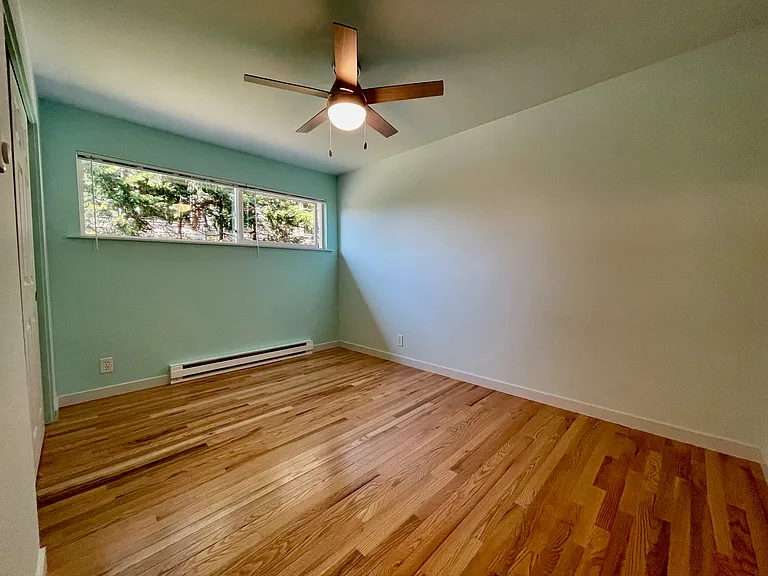 Pic of similar bedroom from another unit