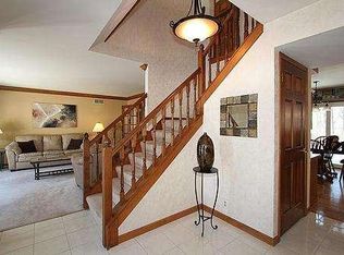 S45W25785 Underwood Ct, Waukesha, WI 53189