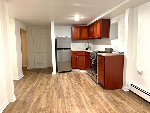 4th image of 19 Laidlaw Ave APT 1