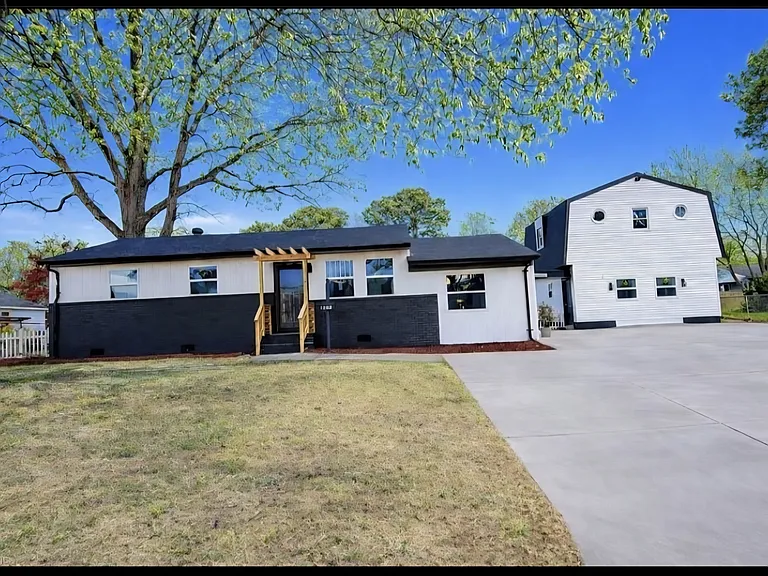 1203 Baskerville Ln — Photo 13