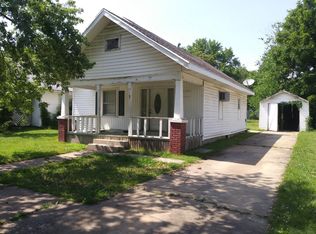 910 W 3rd St, Coffeyville, KS 67337