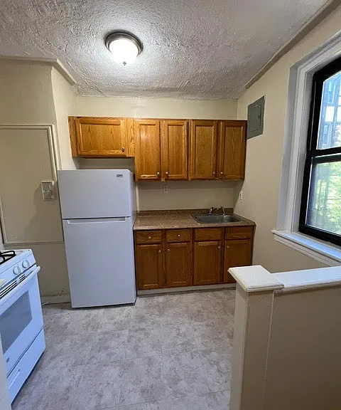 9 Greenridge Ave #C8 — Photo 4