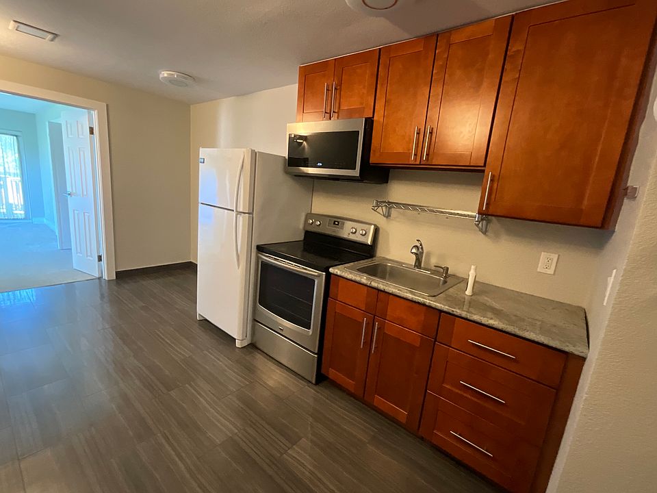 Nice size modern kitchen with new built in microwave, full size oven and stove