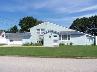 13 Brookdale Dr, Bay Shore, NY 11706