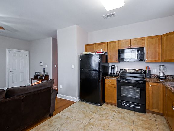 3rd image of 401 10th St