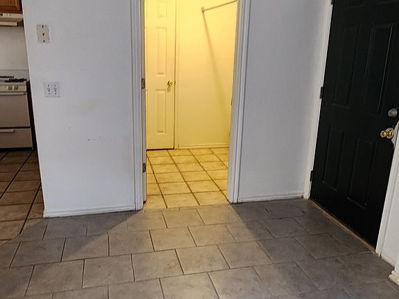 4th image of 407 E Madison St