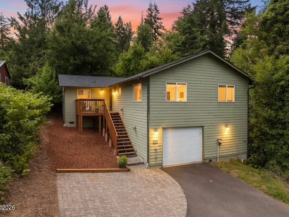 654 NE 8th Pl, Toledo, OR 97391