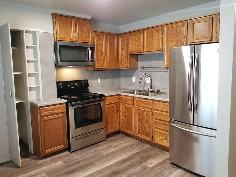 42 Barclay Dr — Photo 2