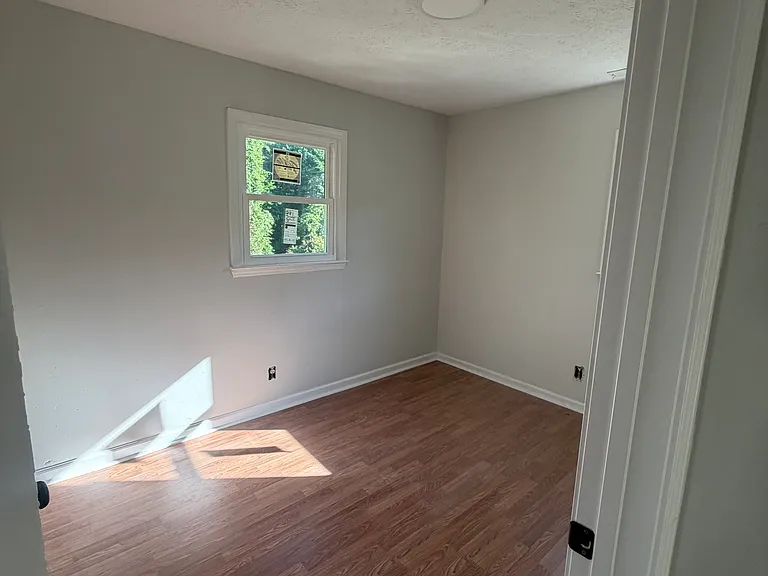 Robin Hood Ct — Photo 2