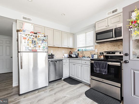 3rd image of 307 Paul Cir
